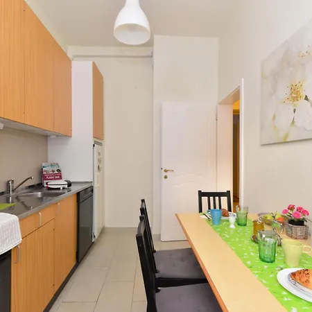 Luxury Opera 아파트