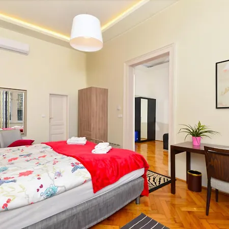 Апартаменты Luxury Opera